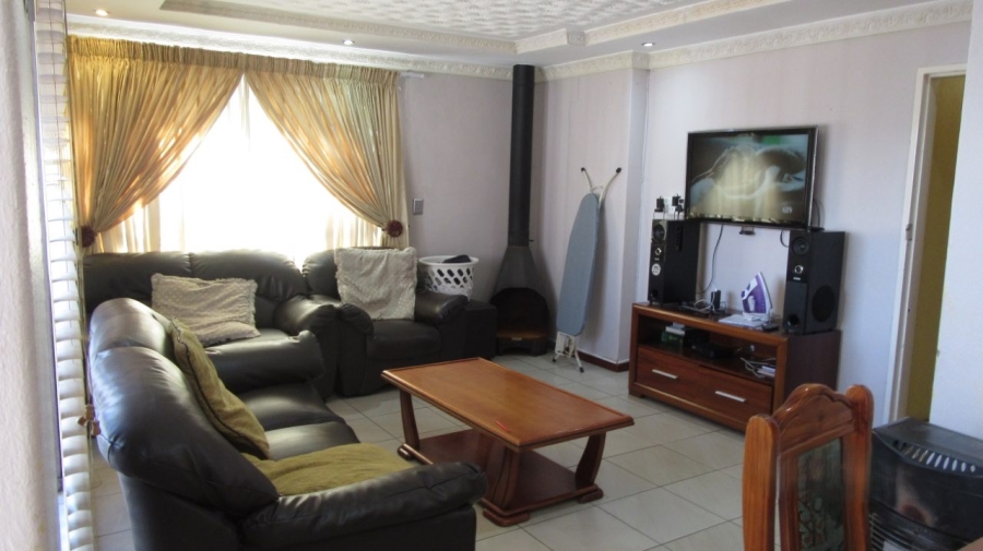 4 Bedroom Property for Sale in Montevideo Western Cape